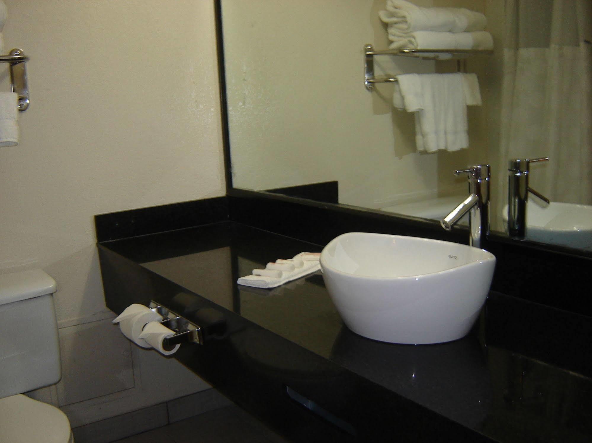 Ramada By Wyndham Motel Wentzville